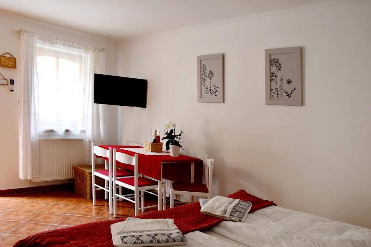 Bed and Breakfast Szentesi Panzio à Fertőrákos Extérieur photo