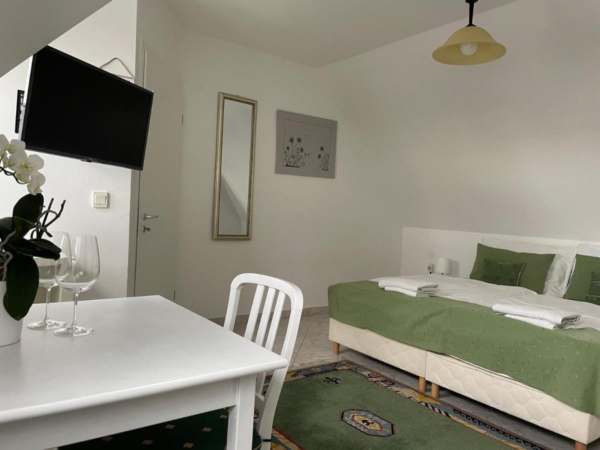 Bed and Breakfast Szentesi Panzio à Fertőrákos Extérieur photo