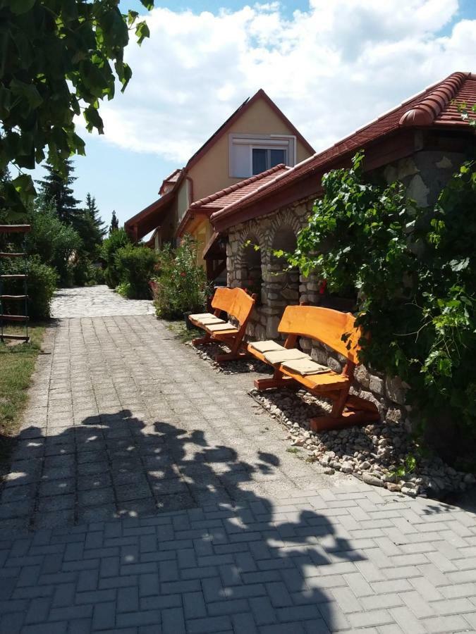 Bed and Breakfast Szentesi Panzio à Fertőrákos Extérieur photo