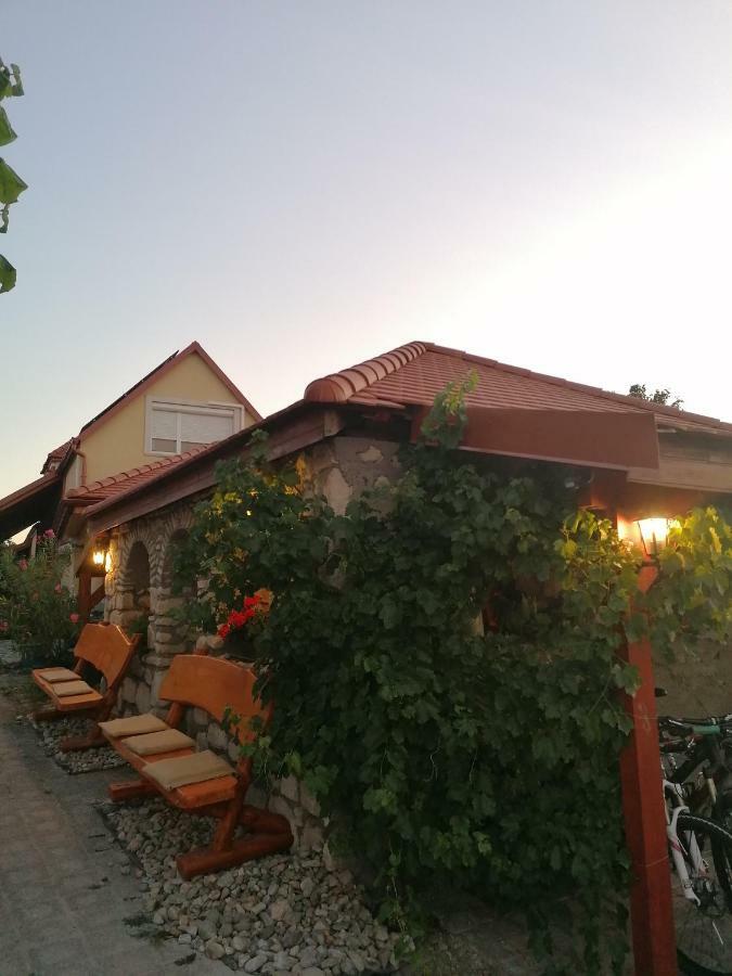 Bed and Breakfast Szentesi Panzio à Fertőrákos Extérieur photo